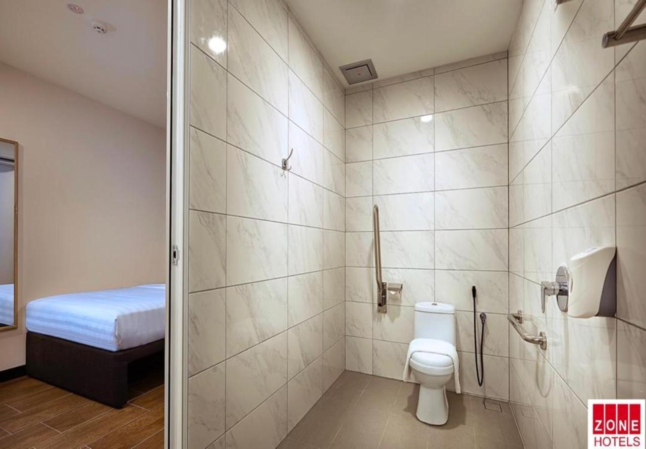 Zone Hotels, Telok Panglima Garang Teluk Panglima Garang Dış mekan fotoğraf